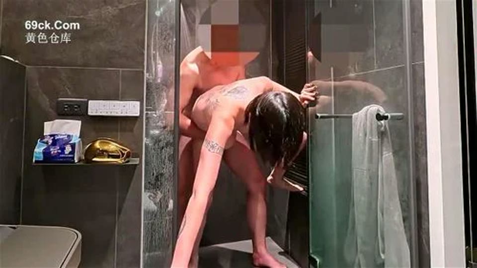 ภาพตัวอย่าง 趁人家在洗澡的時候偷襲 Ada822